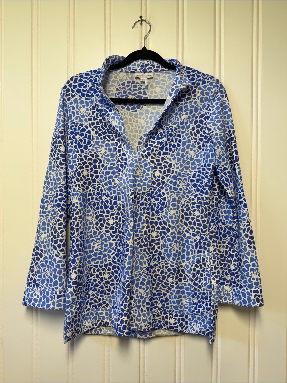 Jude Connally Blue and White Floral Shirt Size Small